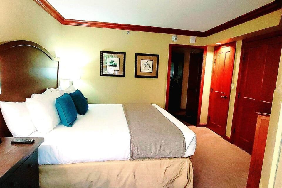 Trey's master king bedroom with premium cable and desk