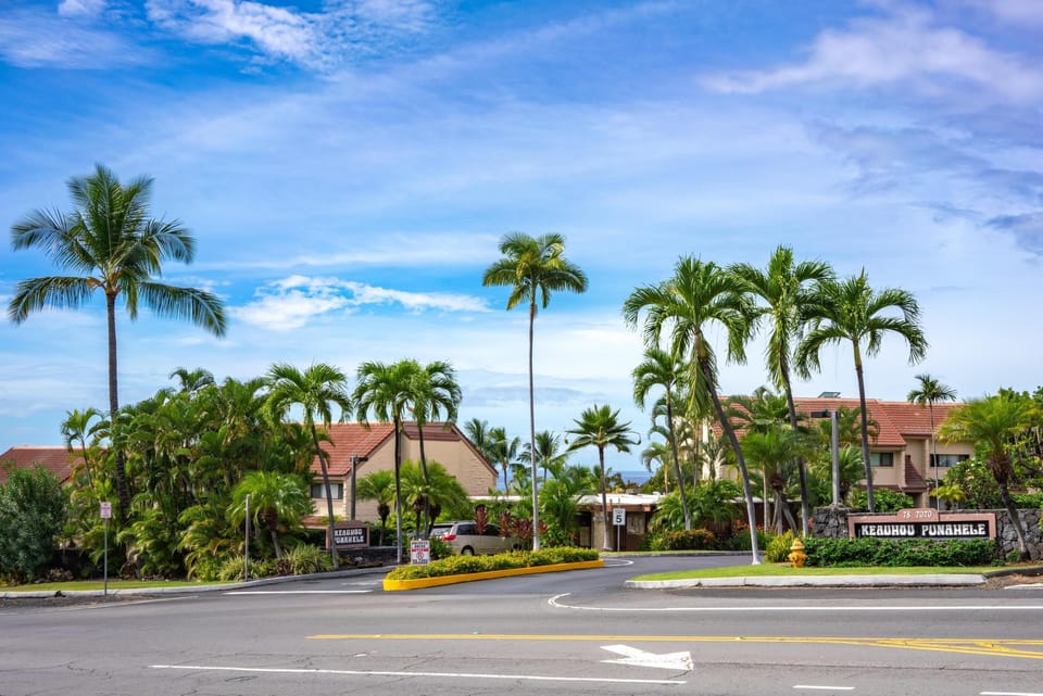 Keauhou Punahele, Entrance off of Alii Dr. Keauhou Punahele is known for its serenity, spacious grounds, and resort-style setting away from heavy traffic.