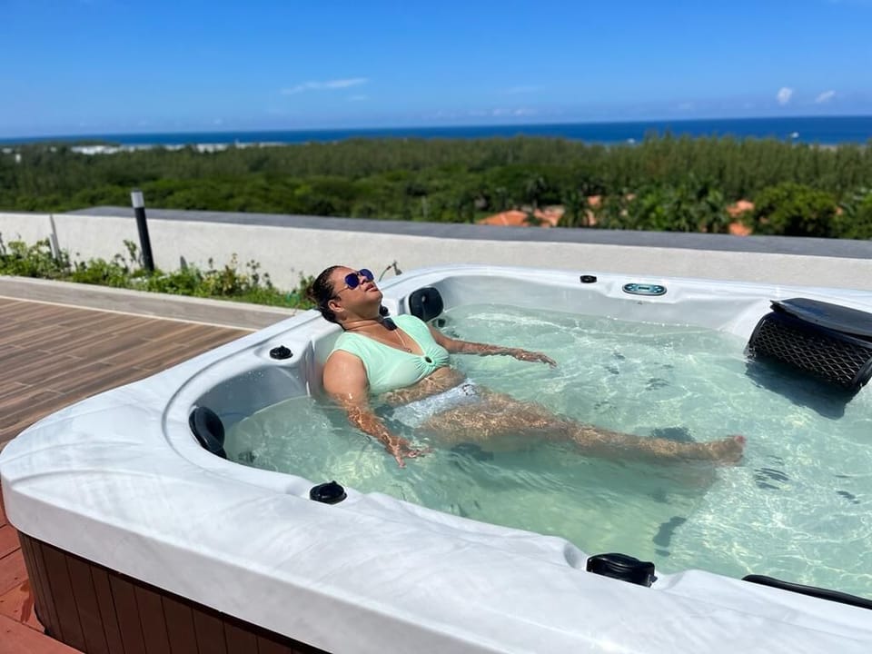 Outdoor spa tub