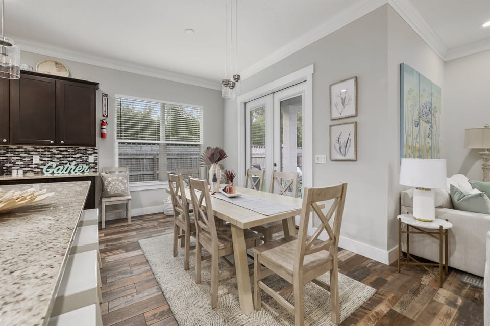 Spacious dining area perfect for group meals & game nights