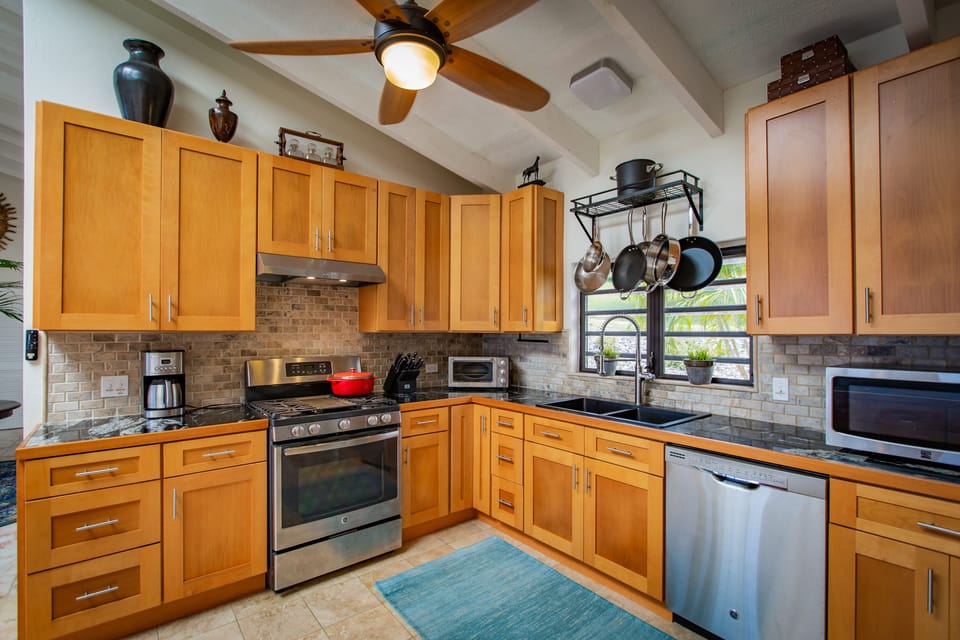 Kitchen is fully equipped to prepare gourmet meals for your crew