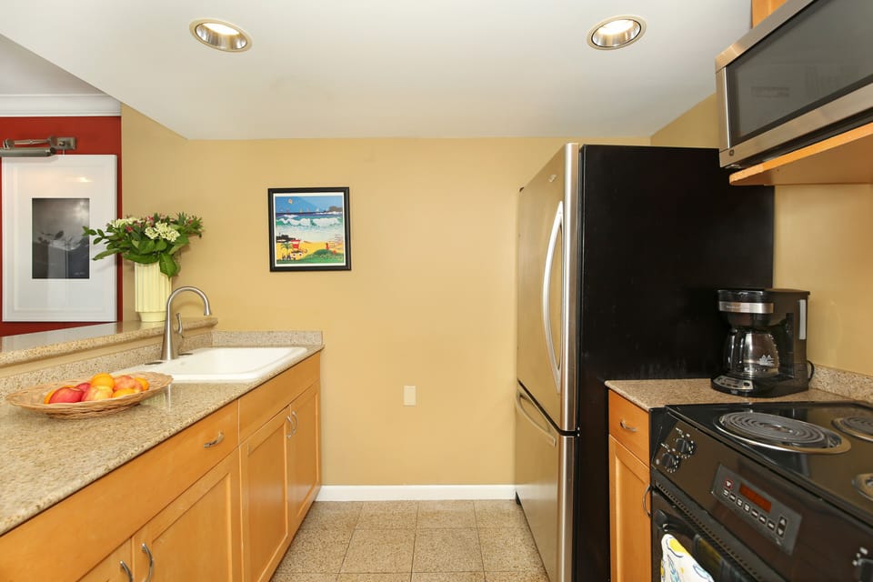 Full kitchen