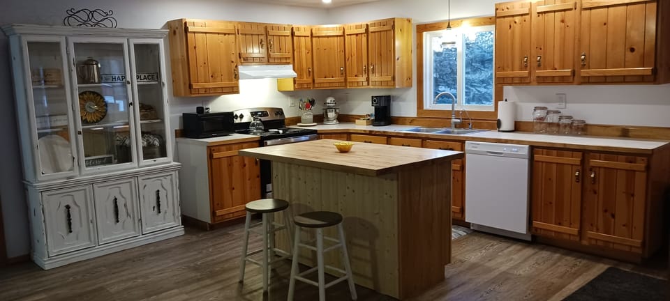 Fully equipped kitchen with island