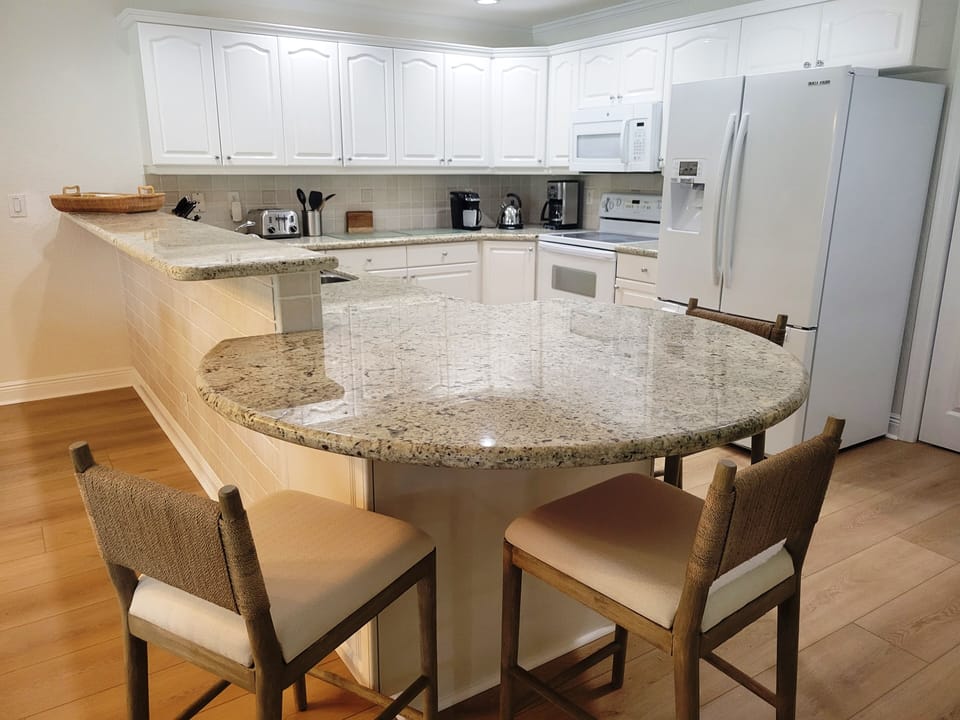 BRIGHT KITCHEN WITH BARSTOOL SEATING