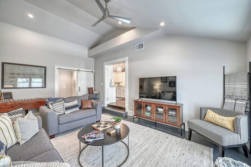 Bright and spacious living room to catch your favorite show.