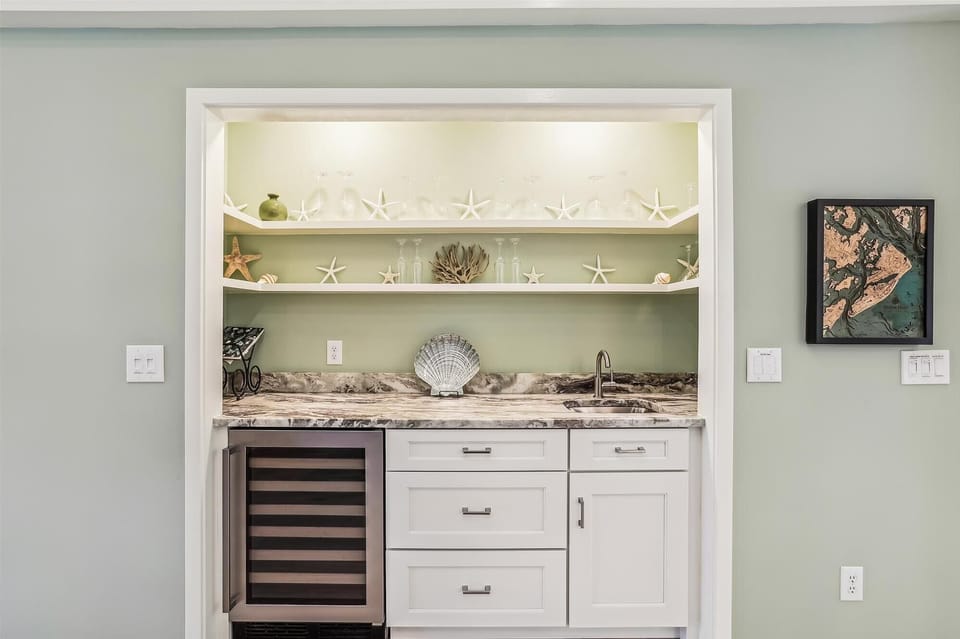 Wet Bar at 30 Stoney Creek