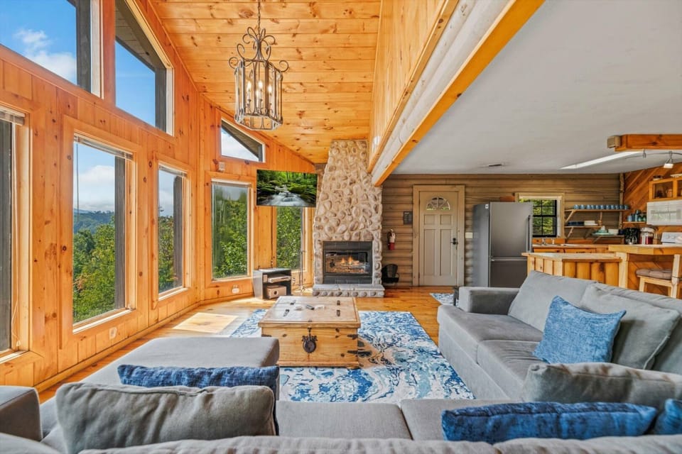 SUMMER FAMILY ROOM VIEW