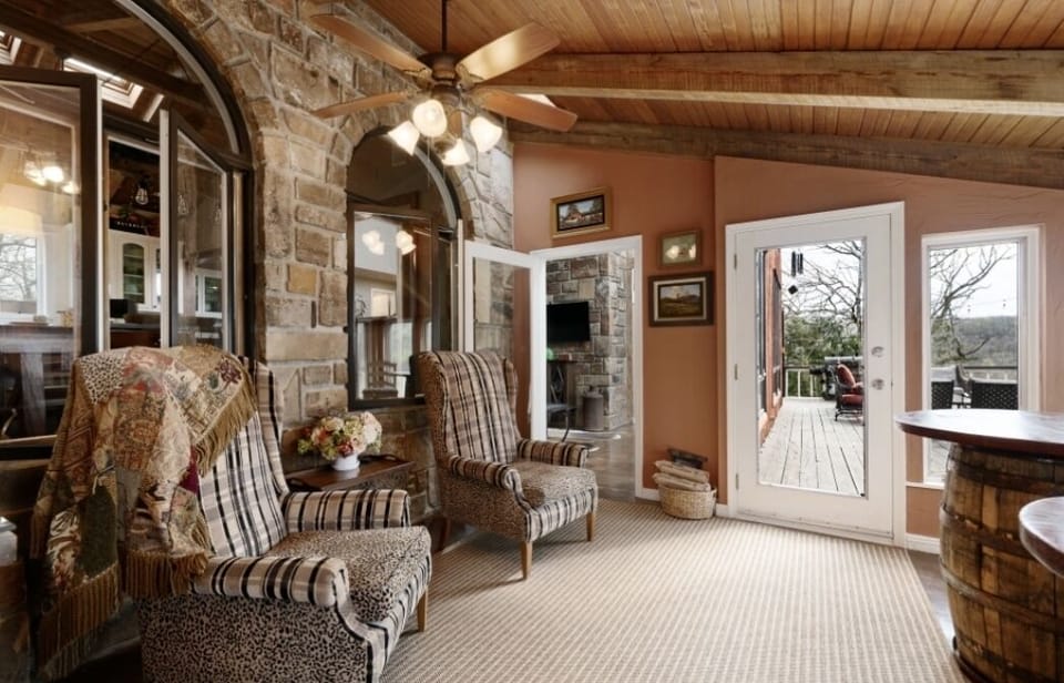 Cozy mountain view breakfast room perfect for sipping coffee n the mornings 