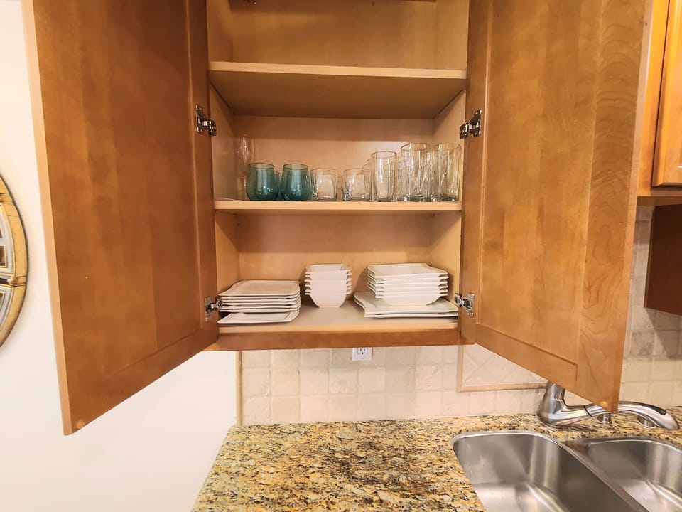 Kitchen - Dinnerware