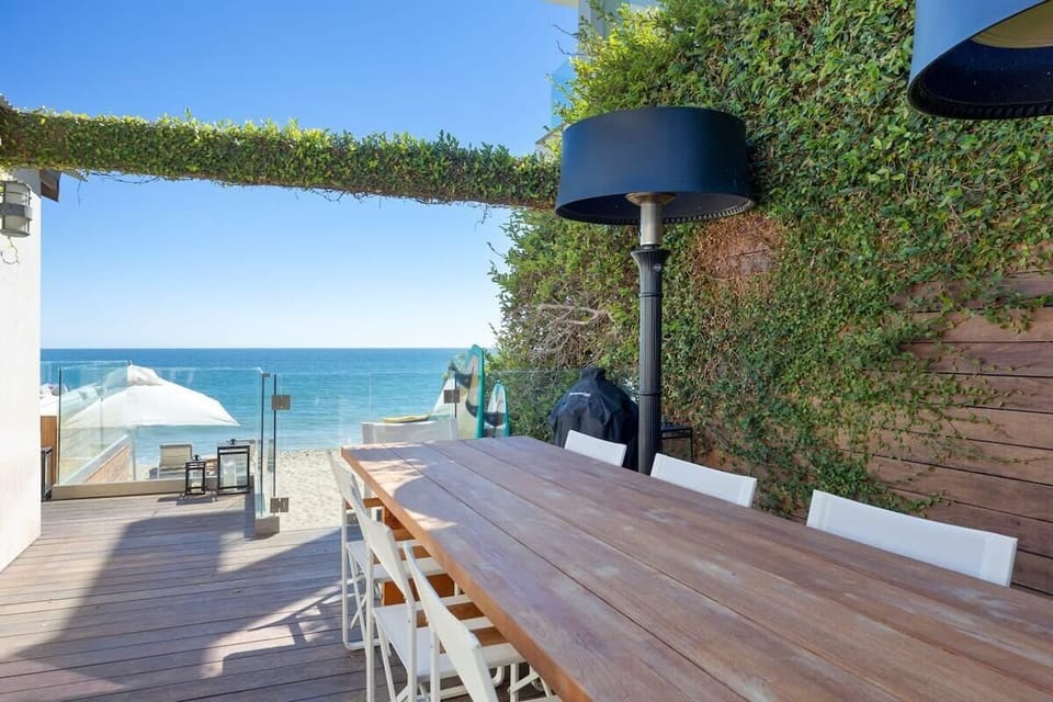 Alfresco dining table with a Nobu style heat lamp.