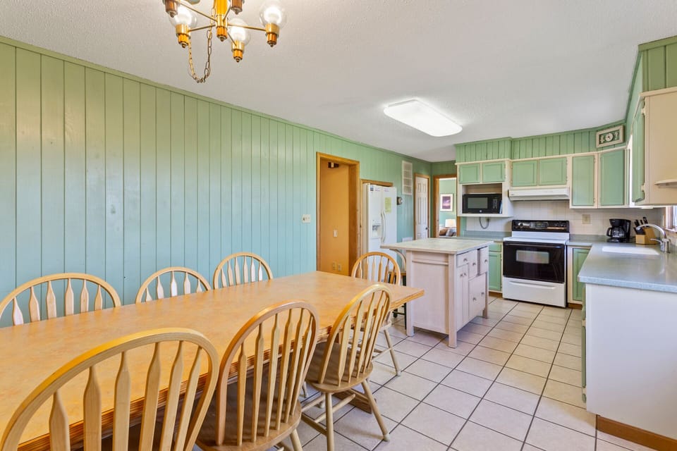 Grab a snack at the Bar with 2 Bar Stools or spread out for a family meal at the Dining Table, which has seating for 8.