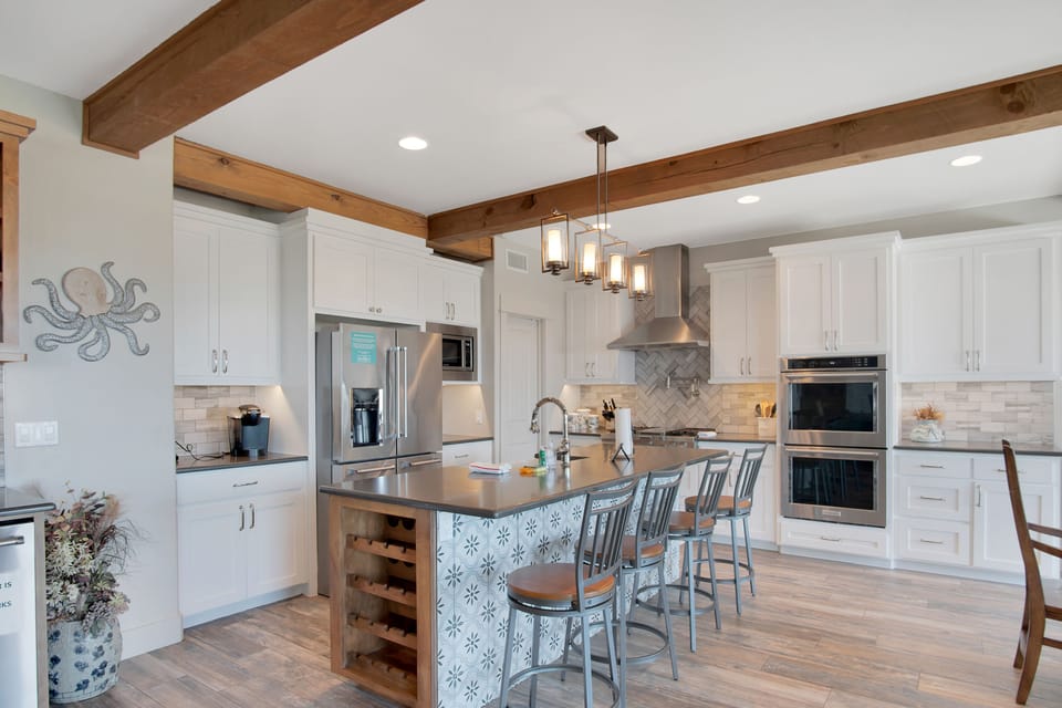 Full Kitchen - Countertop Seating For 4 - Second Floor
