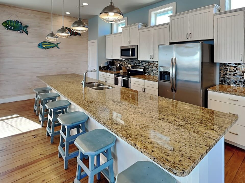 Full Kitchen - Countertop Seating For 6 - Third Floor