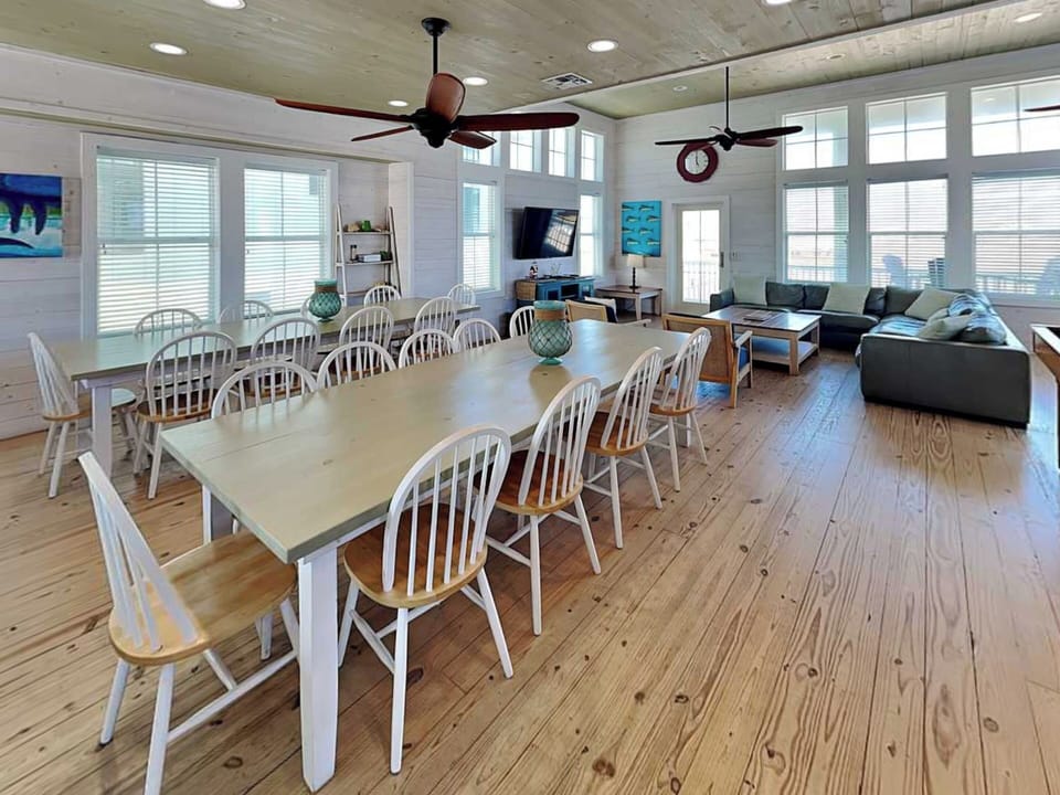 Dining Area - Two Large Tables With Plenty of Seating - Third Floor
