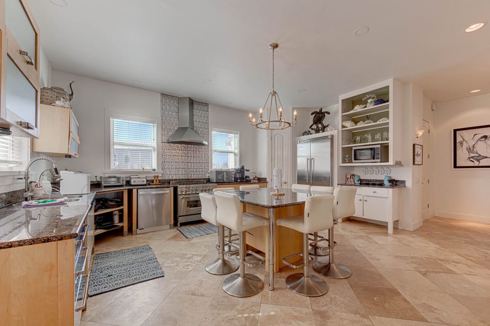 Full Kitchen - Stainless Steel Appliances
