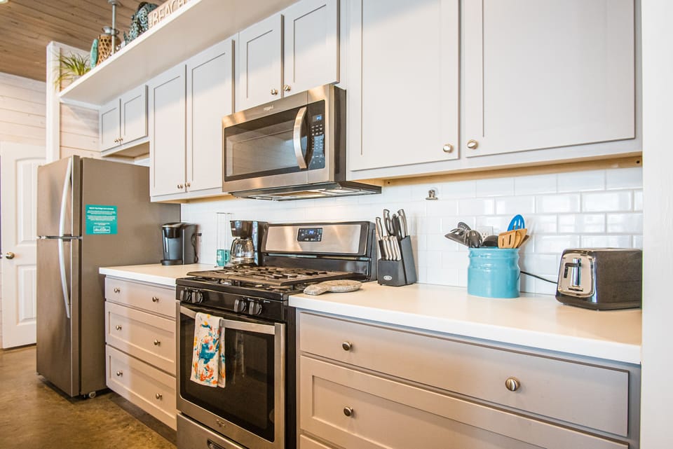 Kitchen Extras - A fully equipped kitchen with everything you will ever need on vacation. Preparing snacks for the evening, breakfast menus, or a full-course meal, you will have it all.