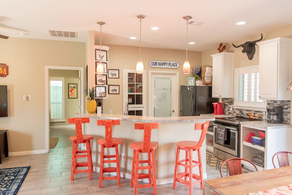 Kitchen - Countertop Seating for 4
