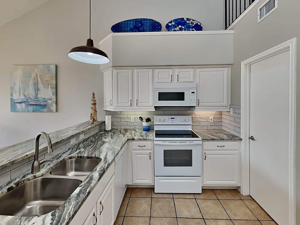 Full Kitchen
