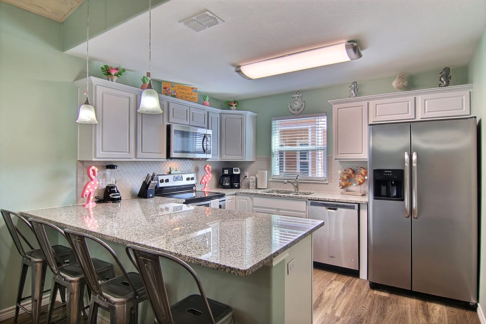 Full Kitchen - Countertop Seating For 4 - Second Floor