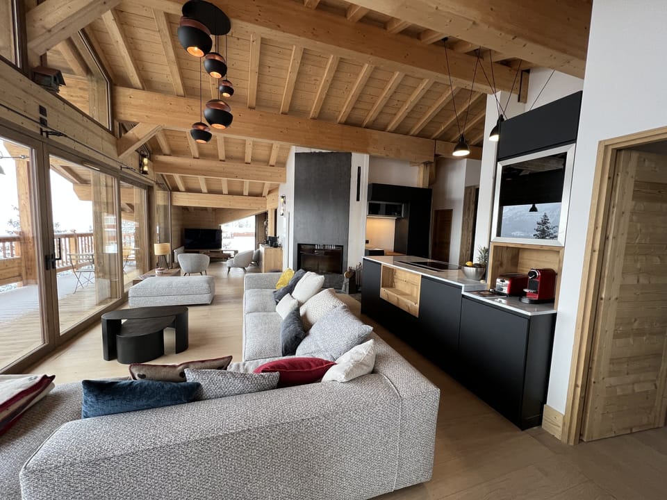 Smart TV, fireplace, foosball, books