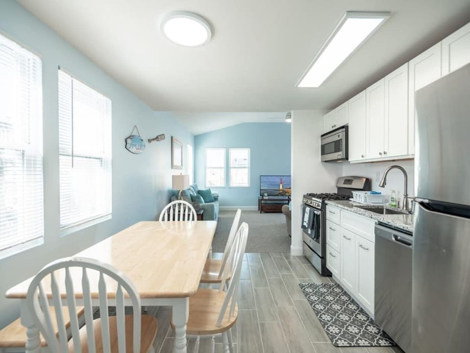 Eat-in Kitchen