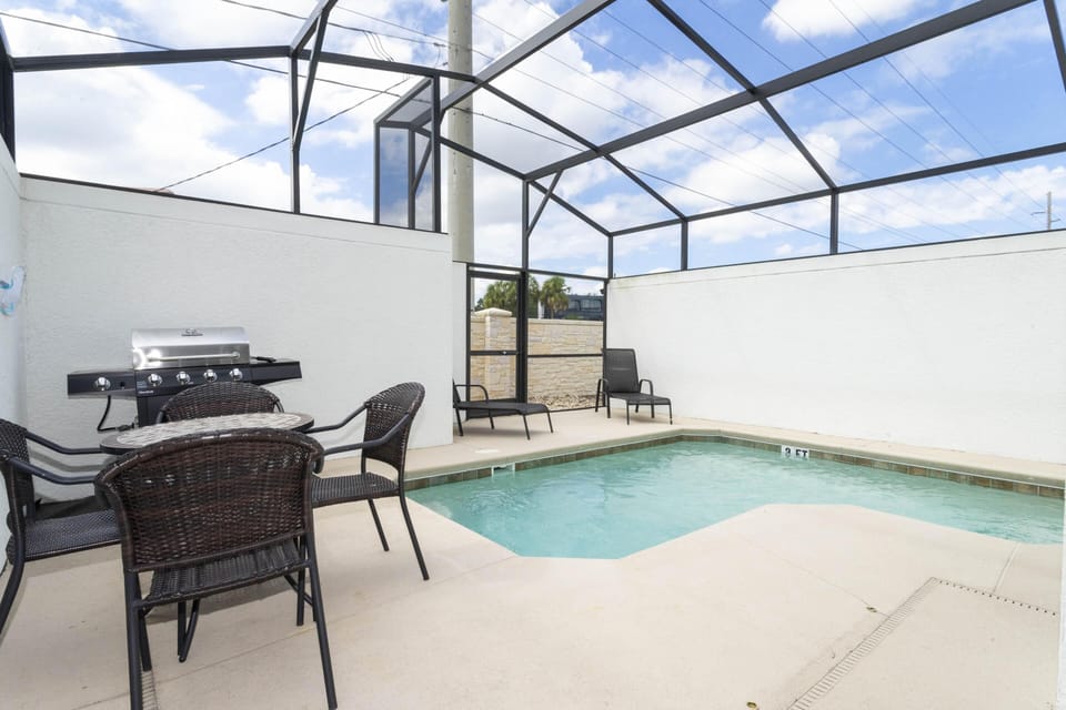 Private Pool / child fence / Heating &amp; Grill optional