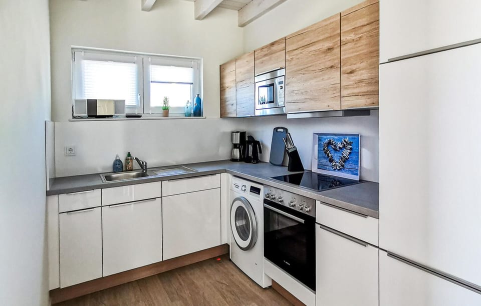 Fridge, stovetop, dishwasher, coffee/tea maker