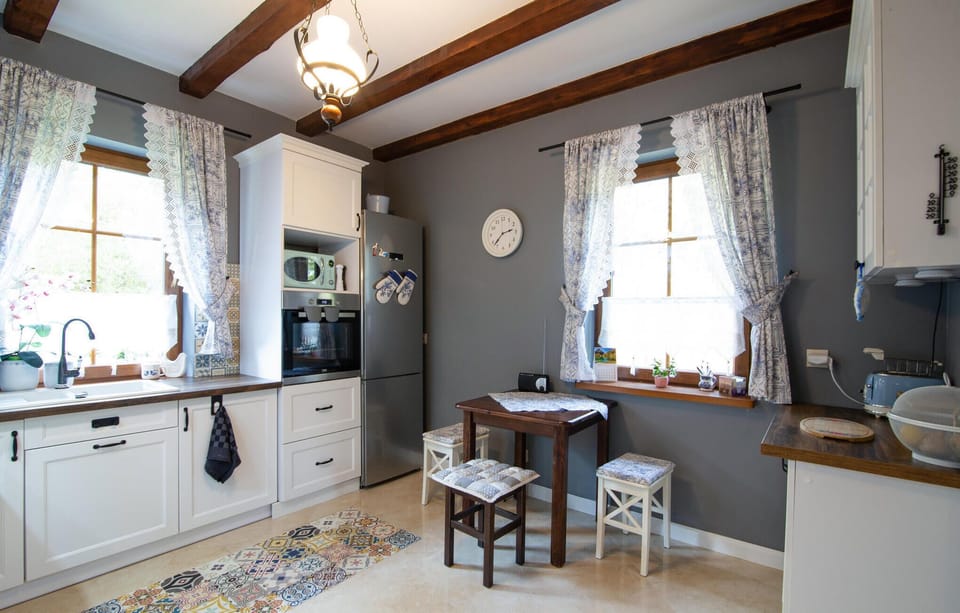 Fridge, stovetop, dishwasher