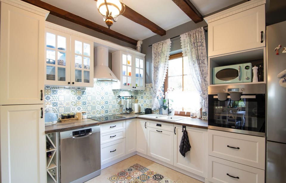 Fridge, stovetop, dishwasher