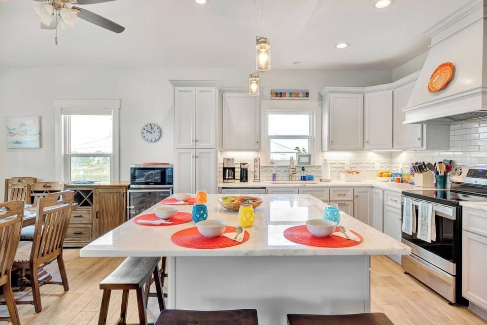Breakfast Island and kitchen