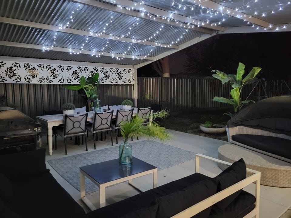 Outdoor entertaining with 10 seater table, bbq & outdoor lounges