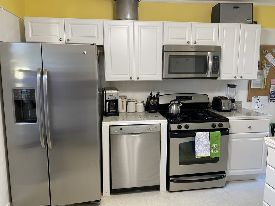 Dishwasher! Coffeemaker, blender, toaster, microwave and prep space 