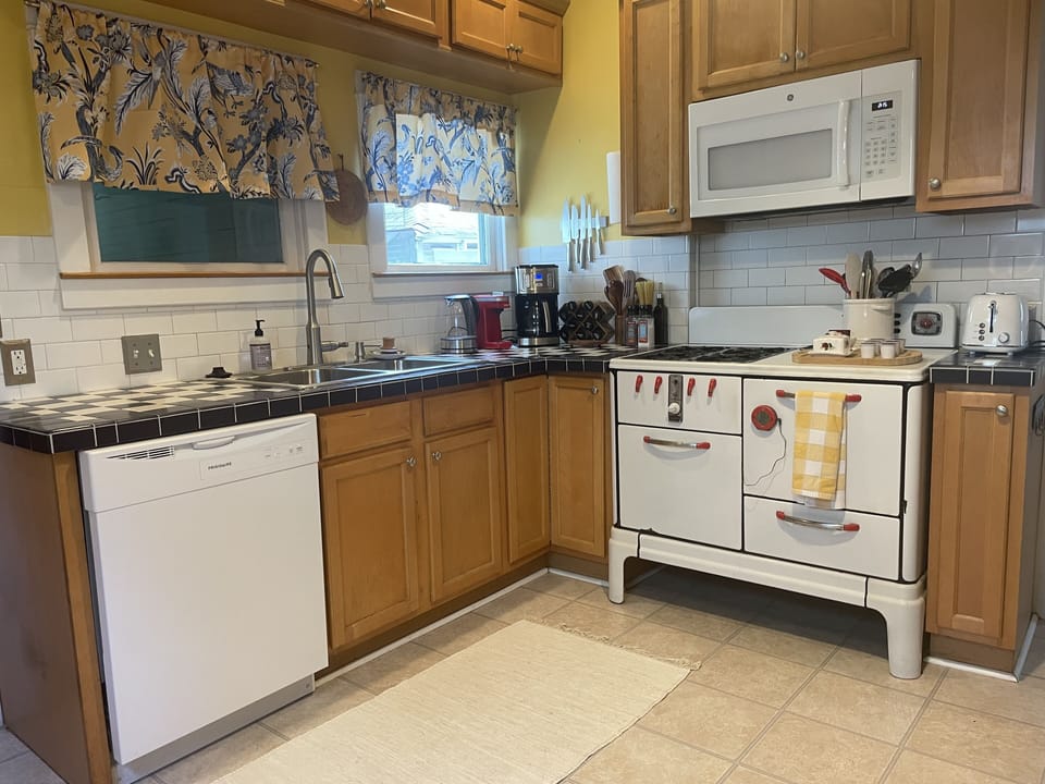 Kitchen - new countertops!