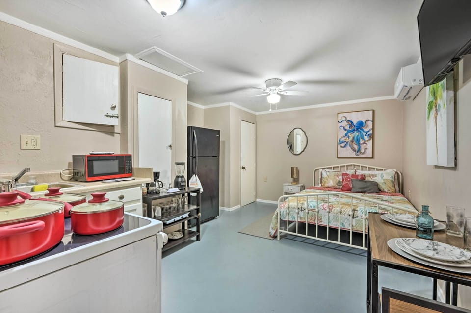Studio | Free WiFi | A/C Unit