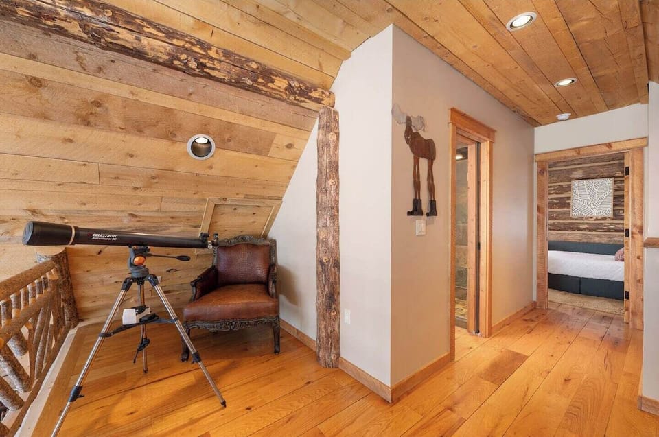Upstairs level sitting area overlooking main level living room.