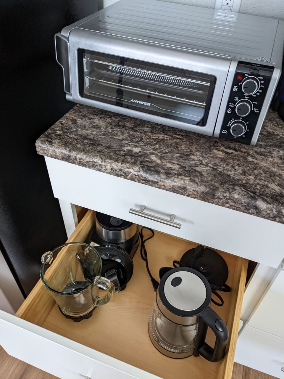 Kitchenette also has a blender and kettle available.
