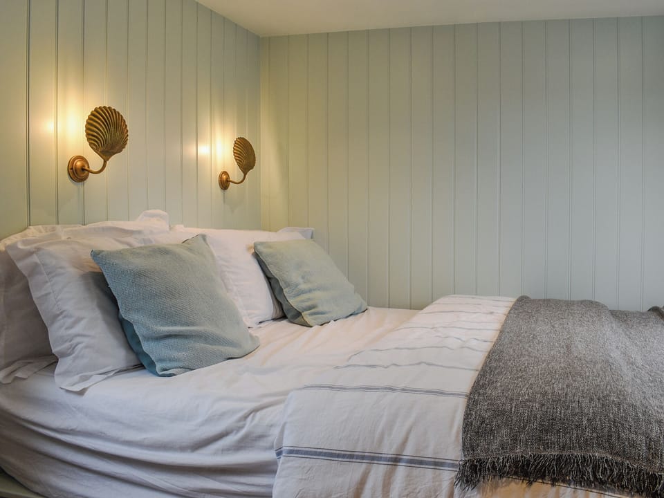 Bedroom | Shepherd&rsquo;s Beachhouse - Pagham Retreats, Pagham, Near Bognor Regis 