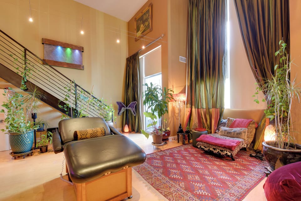 Emeryville Vacation Rental | Studio | 2BA | Stairs Required | 1,300 Sq Ft