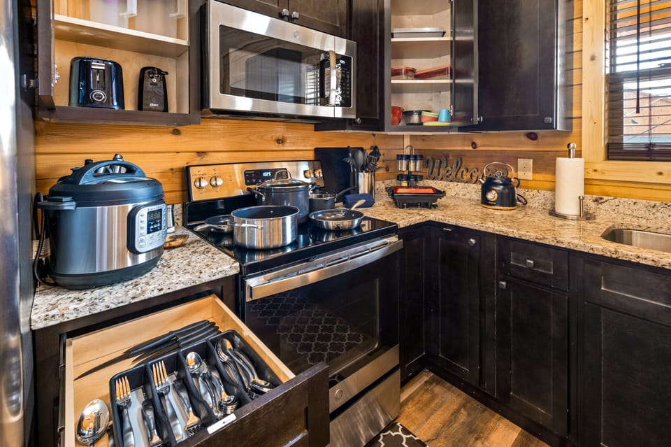 Kitchen - Oven, Instapot, Panini Maker, toaster, pots, spices n more}