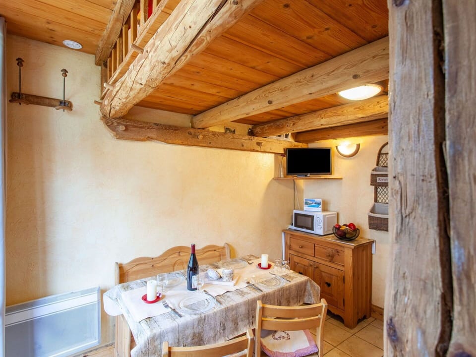 Property, Cabinetry, Furniture, Wood, Table, Interior Design, Building, Beam, Floor, Flooring