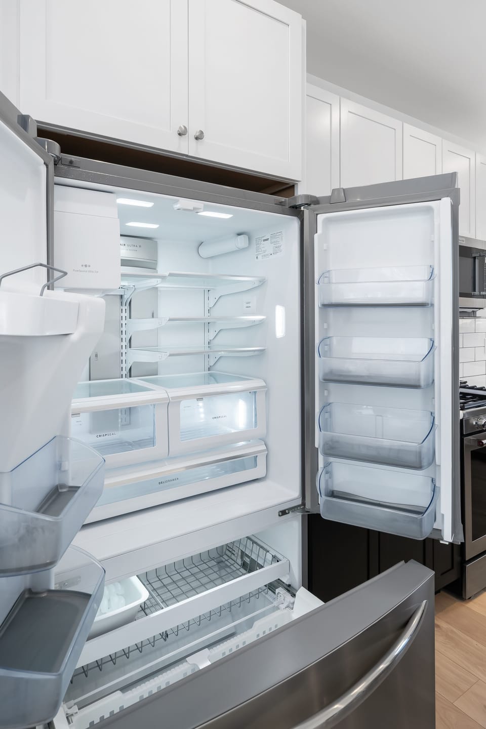 Fridge w/ dual icemakers