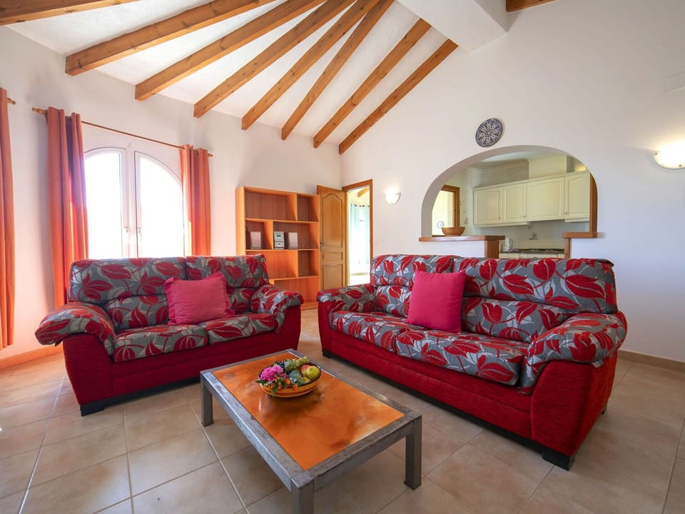 Couch, Building, Table, Property, Furniture, Comfort, Wood, Living Room, Window, Lighting