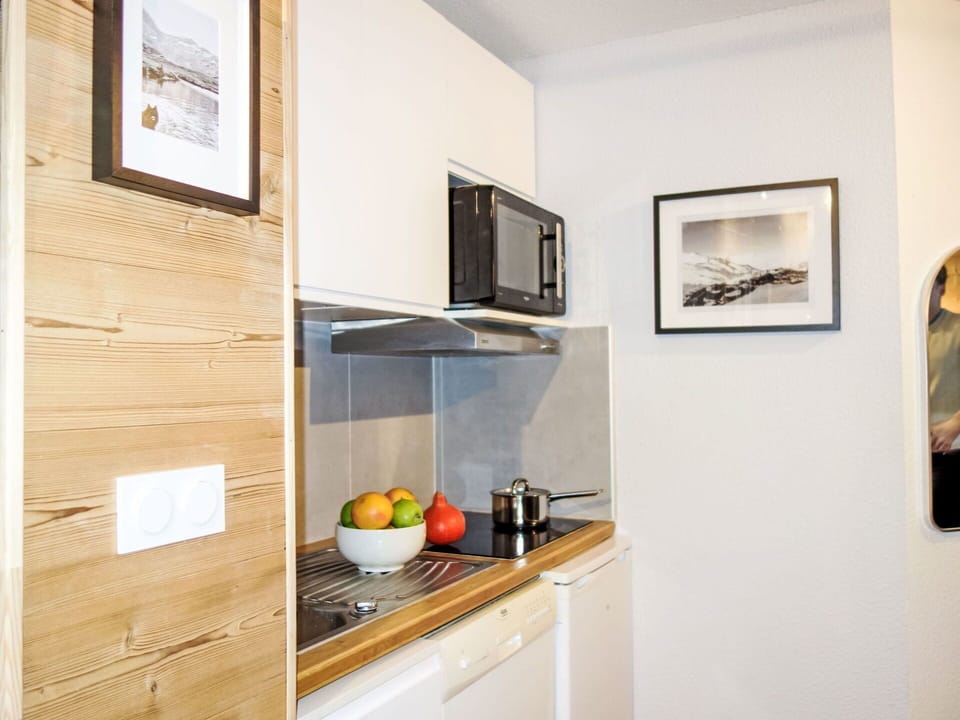 Picture Frame, Property, Tableware, Interior Design, Yellow, Wood, Cabinetry, Flooring, Kitchen Appliance, Hardwood