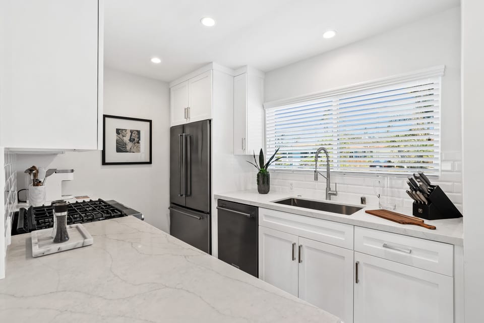 Kitchen with brand new Kitchen Aid appliances 