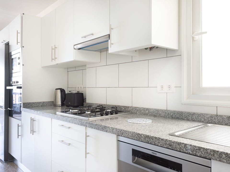 Cabinetry, Countertop, Property, Tap, Sink, Kitchen Sink, Building, Kitchen Stove, Kitchen, Kitchen Appliance