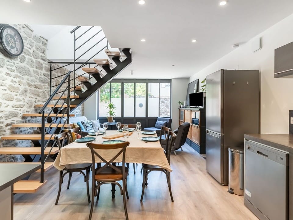 Table, Property, Furniture, Cabinetry, Wood, Building, Chair, Lighting, Interior Design, Shelving
