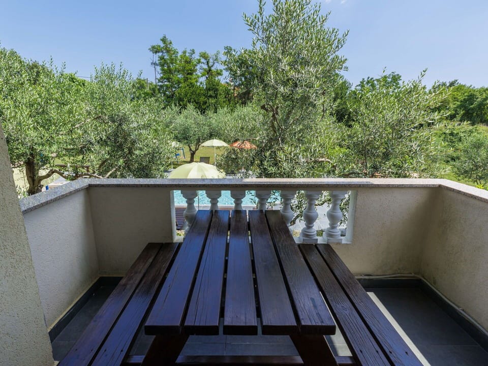 Outdoor Furniture, Outdoor Table, Shade, Garden, Fence, Landscaping, Chair, Backyard, Handrail, Balcony