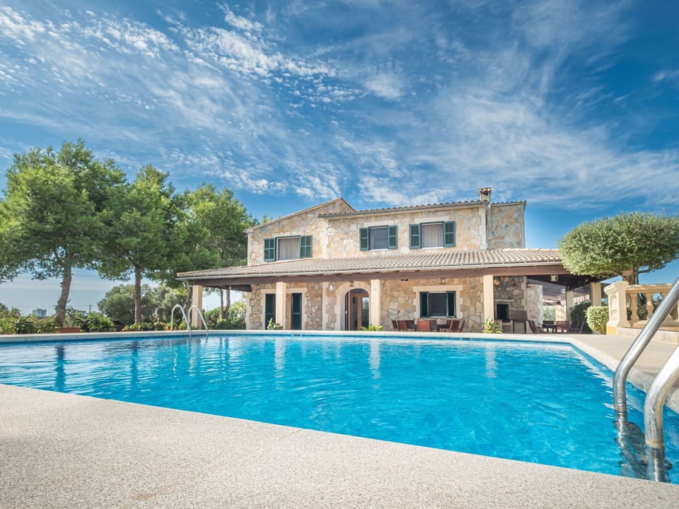 Water, Cloud, Sky, Plant, Window, Building, Swimming Pool, Blue, Tree, House
