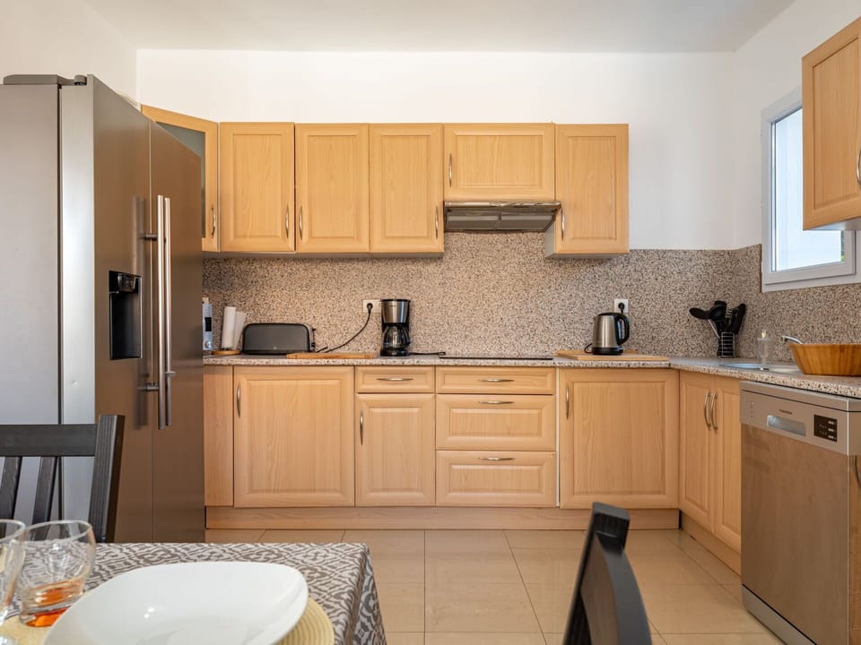 Brown, Cabinetry, Kitchen Sink, Tap, Sink, Countertop, Property, White, Plumbing Fixture, Building