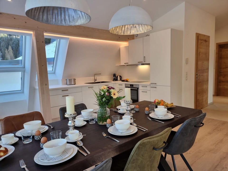 Table, Furniture, Tableware, Property, Dishware, Chair, Plant, Interior Design, Lighting, Wood